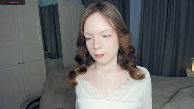 Snapshot of LavenderMitten chatting on 04-18-26, 05:33 LavenderMitten online show from 04-18-26, 05:33