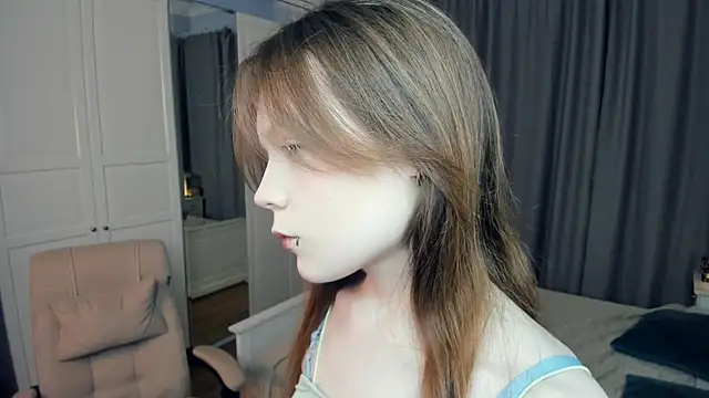 Snapshot of LavenderMitten chatting on 05-10-26, 05:45 LavenderMitten online show from 05-10-26, 05:45