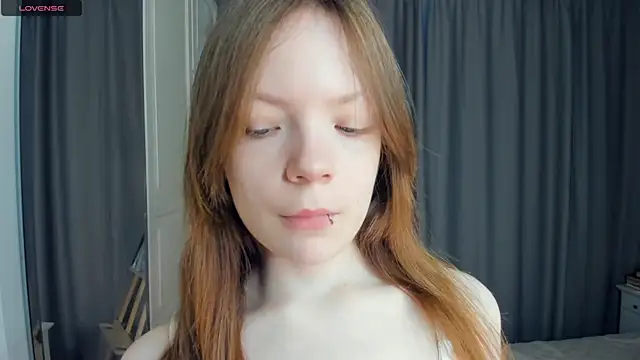 Snapshot of LavenderMitten chatting on 05-18-26, 05:46 LavenderMitten online show from 05-18-26, 05:46