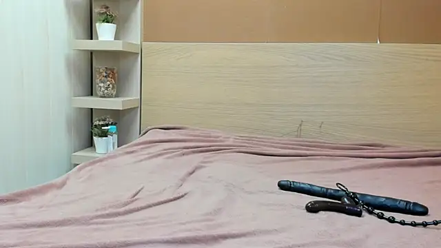 PinkyTwerkyX online show from 10-04-25, 01:42