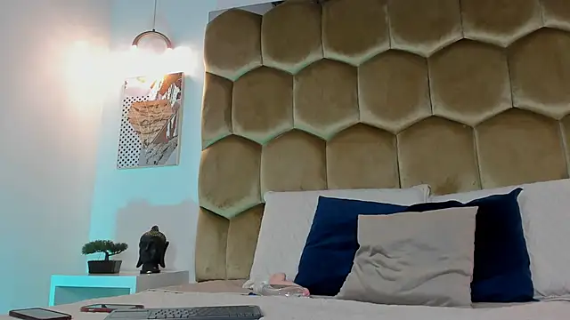 Mia Reyesjs online show from 02-18-26, 09:55