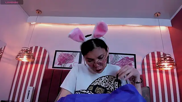 Snapshot of candice_johnss chatting on 02-19-26, 12:34 candice johnss online show from 02-19-26, 12:34