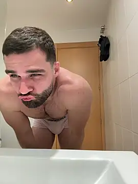 Snapshot of MitshCam chatting on 02-18-26, 09:00 MitshCam online show from 02-18-26, 09:00