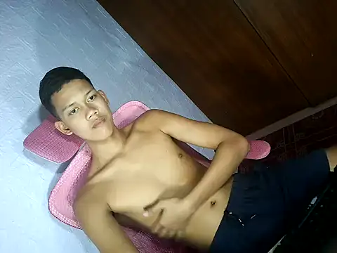 Snapshot of UrAsian_Turjak chatting on 03-11-26, 06:52 UrAsian Turjak online show from 03-11-26, 06:52