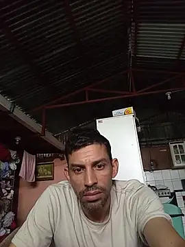 Snapshot of segnini21 chatting on 06-05-26, 07:30 segnini21 online show from 06-05-26, 07:30