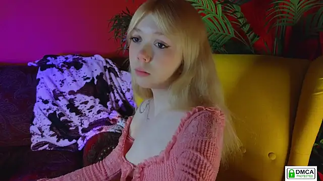 Snapshot of Rochelle_kitty chatting on 02-15-26, 03:31 Rochelle kitty online show from 02-15-26, 03:31