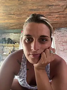 Snapshot of blanquitasexii chatting on 03-10-26, 05:07 blanquitasexii online show from 03-10-26, 05:07