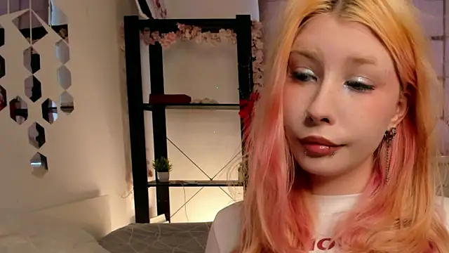 WarmAtEdges online show from 04-24-26, 02:41