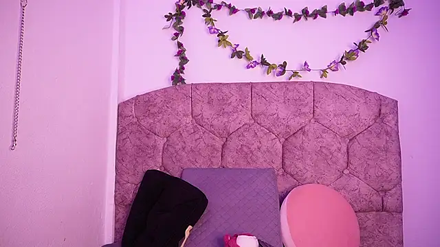 TiffanySander online show from 03-12-26, 01:23