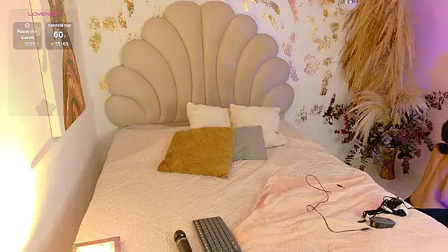 AURORA BLOOM CR online show from 03-13-26, 11:39