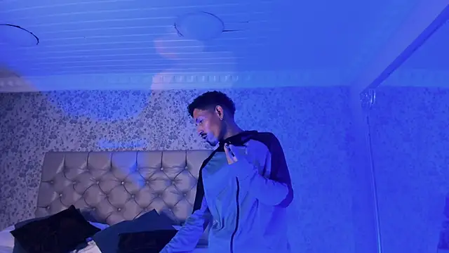 NoaahTylor online show from 04-09-26, 04:12