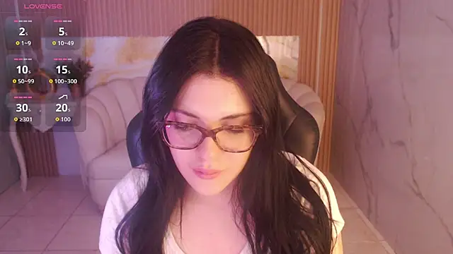Snapshot of caroline_1s chatting on 05-03-26, 03:45 caroline 1s online show from 05-03-26, 03:45