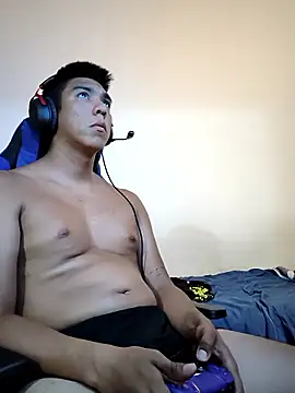 Snapshot of mamichula266 chatting on 02-23-26, 01:14 mamichula266 online show from 02-23-26, 01:14