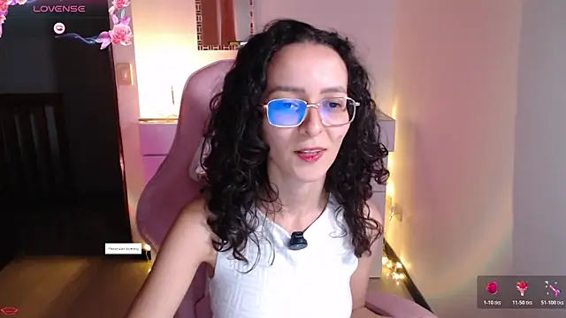 Snapshot of Alexia--27 chatting on 02-20-26, 02:52 Alexia--27 online show from 02-20-26, 02:52