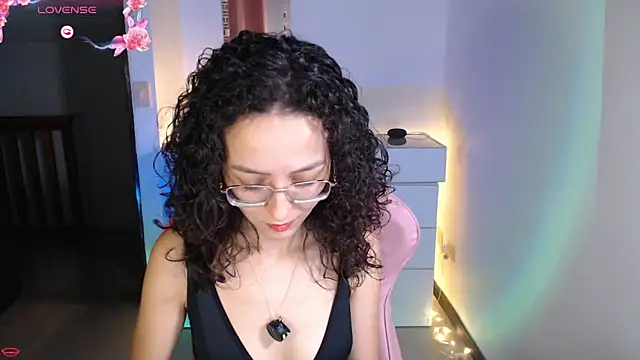 Snapshot of Alexia--27 chatting on 02-22-26, 02:02 Alexia--27 online show from 02-22-26, 02:02