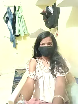 Snapshot of Desi_Couple_P chatting on 04-13-26, 01:33 Desi Couple P online show from 04-13-26, 01:33