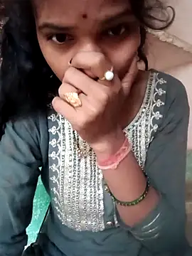 Snapshot of Desi_Couple_P chatting on 05-08-26, 12:49 Desi Couple P online show from 05-08-26, 12:49