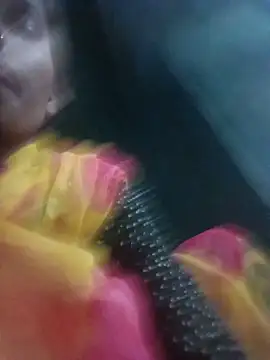 Snapshot of Desi_Couple_P chatting on 05-18-26, 12:00 Desi Couple P online show from 05-18-26, 12:00