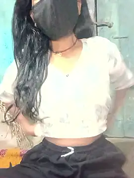 Snapshot of Desi_Couple_P chatting on 05-28-26, 02:47 Desi Couple P online show from 05-28-26, 02:47