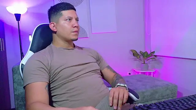 Snapshot of _robertobaggioo chatting on 07-20-26, 12:40 robertobaggioo online show from 07-20-26, 12:40