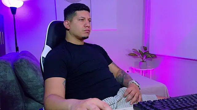 Snapshot of _robertobaggioo chatting on 07-31-26, 12:26 robertobaggioo online show from 07-31-26, 12:26