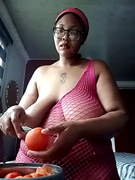 Snapshot of ShantelBootyBoobs chatting on 04-24-26, 12:18 ShantelBootyBoobs online show from 04-24-26, 12:18