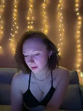 Snapshot of AlinaFoxyy chatting on 02-18-26, 06:04 AlinaFoxyy online show from 02-18-26, 06:04