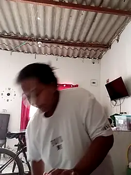 PerlaCurvasgrandes online show from 02-15-26, 06:37