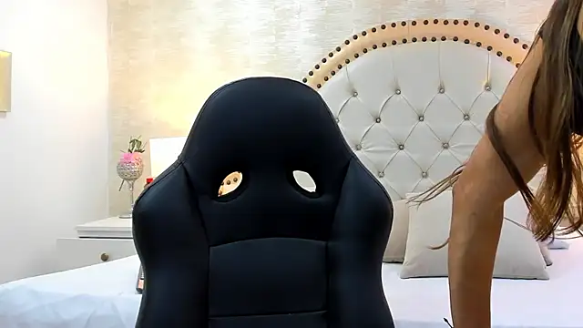 HollyOlson online show from 04-08-26, 06:52