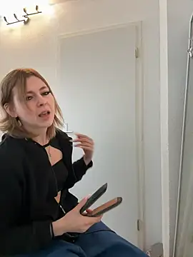 Milli-Kiss online show from 03-27-26, 01:11