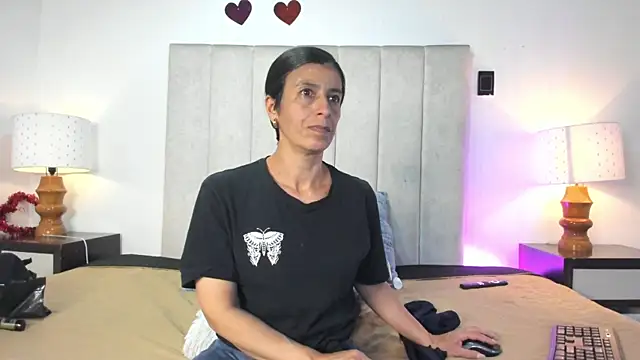 Snapshot of MissMilf_ chatting on 07-16-26, 07:42 MissMilf online show from 07-16-26, 07:42