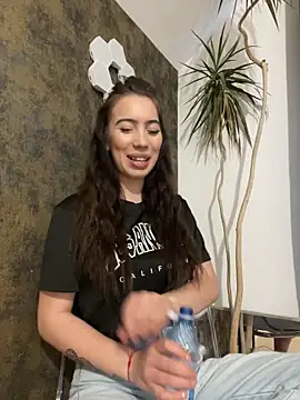 I amSis online show from 04-19-26, 03:22