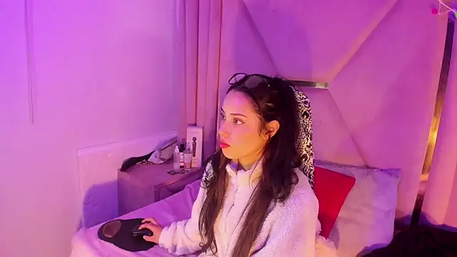 ElaSalvatorehh online show from 04-16-26, 12:39