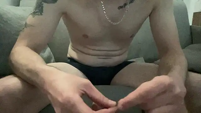 Snapshot of lechouilleur44 chatting on 04-14-26, 02:12 lechouilleur44 online show from 04-14-26, 02:12