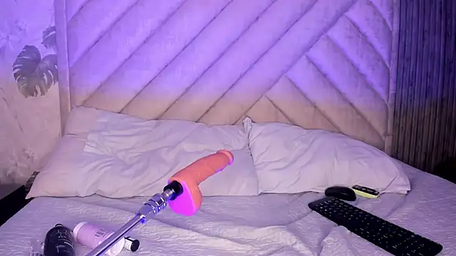 SarahRizof online show from 03-15-26, 05:02