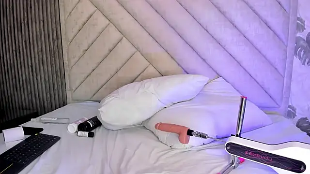 SarahRizof online show from 03-27-26, 05:35