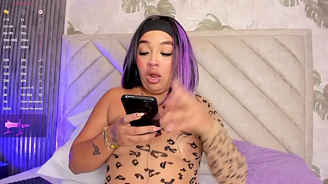 SarahRizof online show from 04-22-26, 05:10