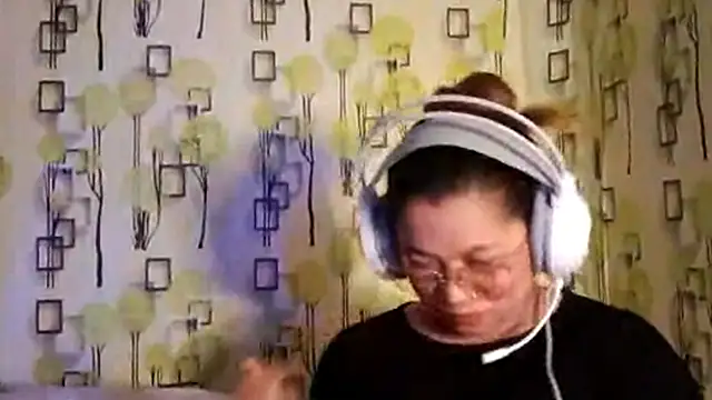 Snapshot of TennieReichow chatting on 03-16-26, 12:42 TennieReichow online show from 03-16-26, 12:42