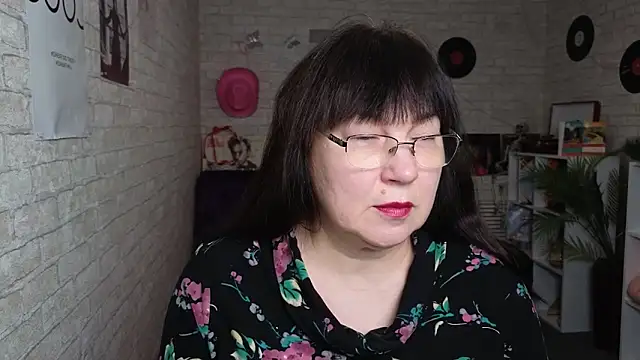 Snapshot of Tori_Twirl chatting on 02-20-26, 06:37 Tori Twirl online show from 02-20-26, 06:37