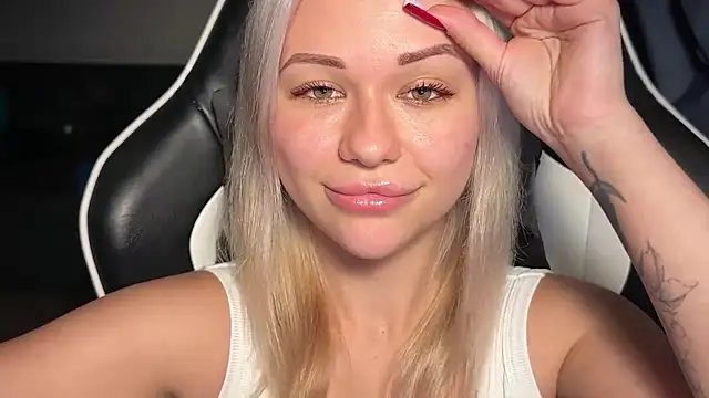 Snapshot of Leylia_Lily chatting on 04-18-26, 07:07 Leylia Lily online show from 04-18-26, 07:07