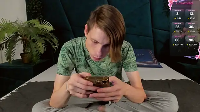 Snapshot of Erick_Wilson chatting on 02-21-25, 09:22 Erick Wilson online show from 02-21-25, 09:22