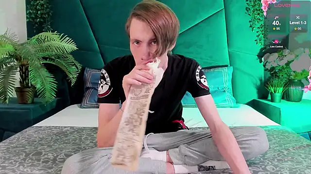 Snapshot of Erick_Wilson chatting on 02-23-25, 08:55 Erick Wilson online show from 02-23-25, 08:55