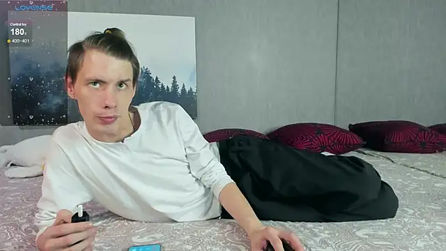 Snapshot of Erick_Wilson chatting on 03-03-25, 08:54 Erick Wilson online show from 03-03-25, 08:54