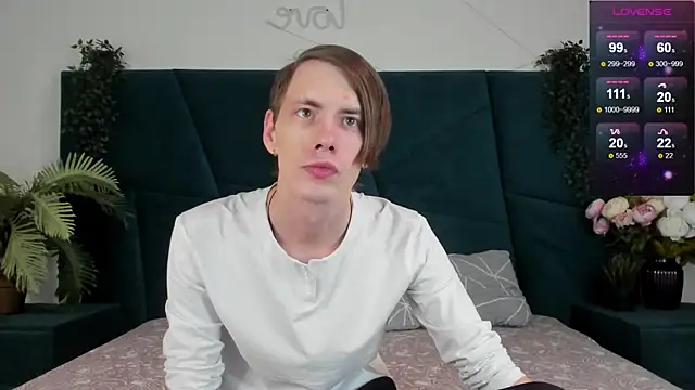 Snapshot of Erick_Wilson chatting on 03-05-25, 08:42 Erick Wilson online show from 03-05-25, 08:42