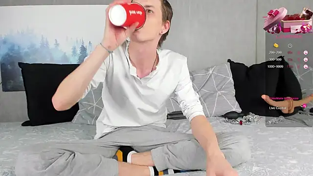 Snapshot of Erick_Wilson chatting on 03-15-25, 09:16 Erick Wilson online show from 03-15-25, 09:16