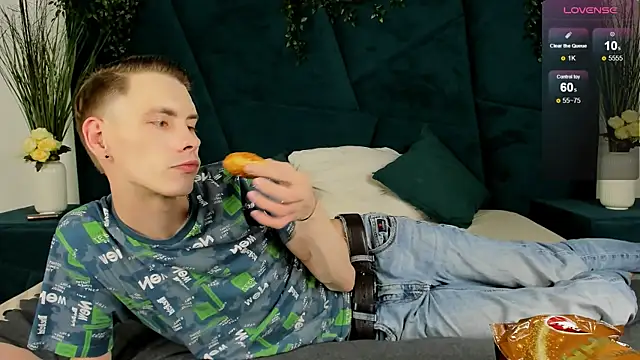 Snapshot of Erick_Wilson chatting on 10-26-25, 07:47 Erick Wilson online show from 10-26-25, 07:47