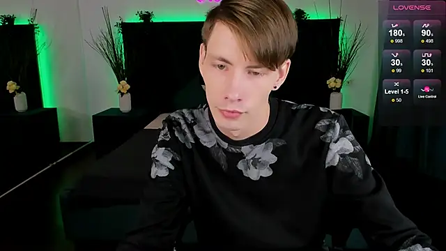 Snapshot of Erick_Wilson chatting on 11-26-25, 06:36 Erick Wilson online show from 11-26-25, 06:36