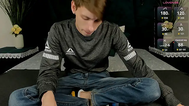 Snapshot of Erick_Wilson chatting on 12-16-25, 11:48 Erick Wilson online show from 12-16-25, 11:48