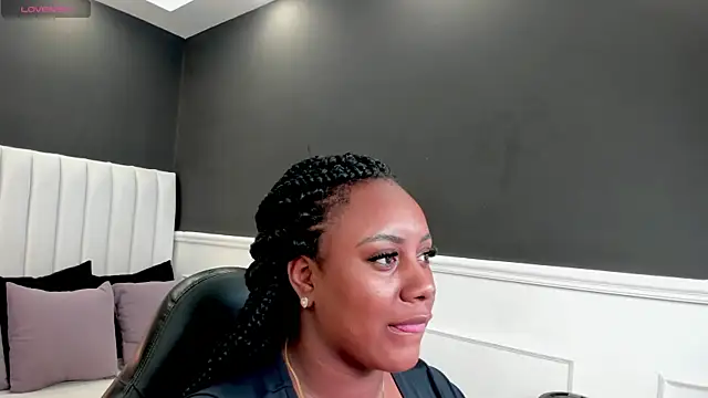 laia fisher  online show from 04-27-26, 03:15