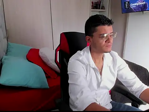 Snapshot of FredericSloan chatting on 02-16-26, 04:03 FredericSloan online show from 02-16-26, 04:03